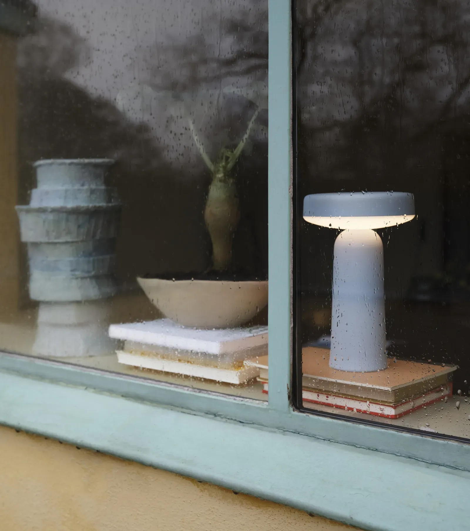 Linear Table Lamp